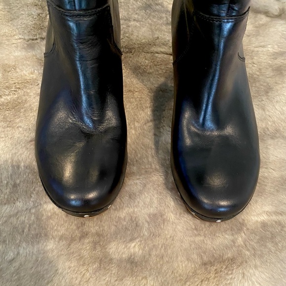 UGG Black Lynnea 1958 Shearling Clog Boots - Picture 16 of 16